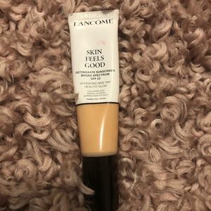 Lancôme skin feels good tinted moisturizer.